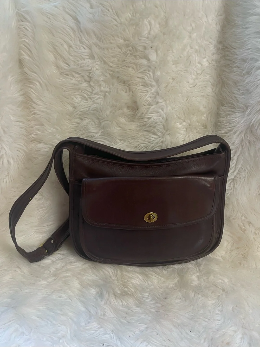 Vintage Coach Taft 9980 Dark Brown Crossbody/shoulder bag .